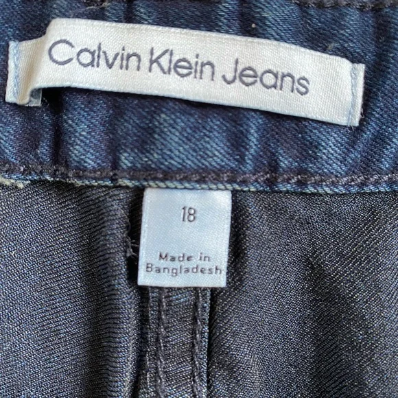 Calvin Klein Slim Straight Leg high waisted dark denim Jeans Women’s Size 18 - Picture 3 of 12